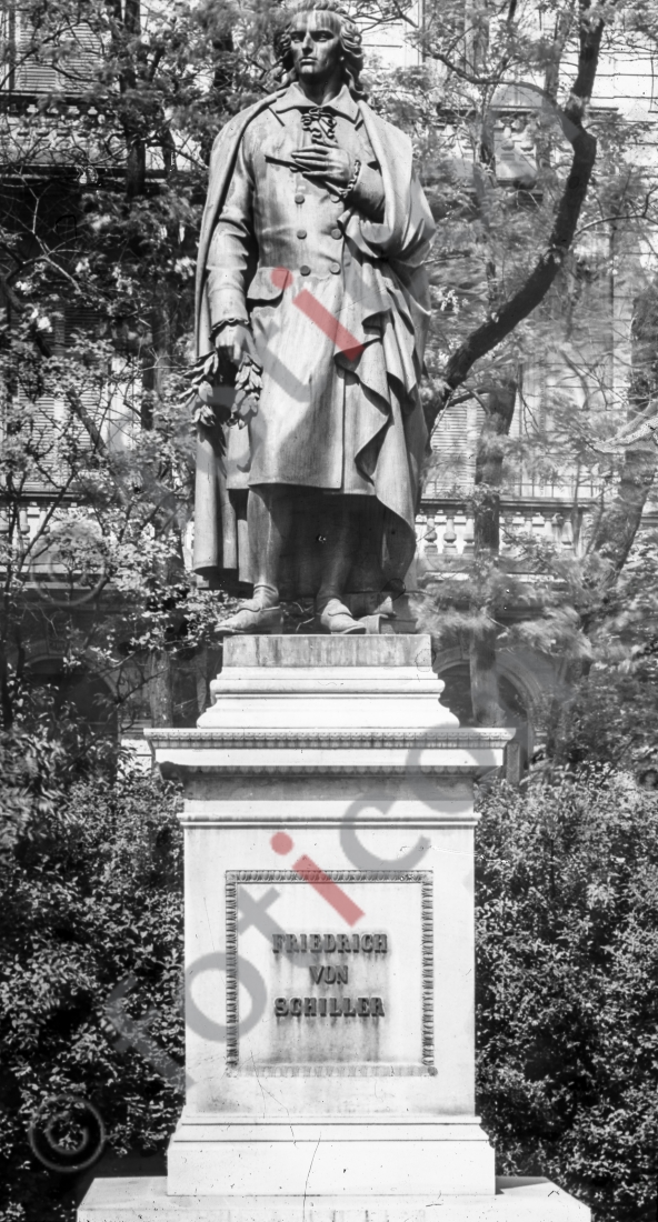 Schillerdenkmal | Schiller monument - Foto simon-156-057-sw.jpg | foticon.de - Bilddatenbank für Motive aus Geschichte und Kultur